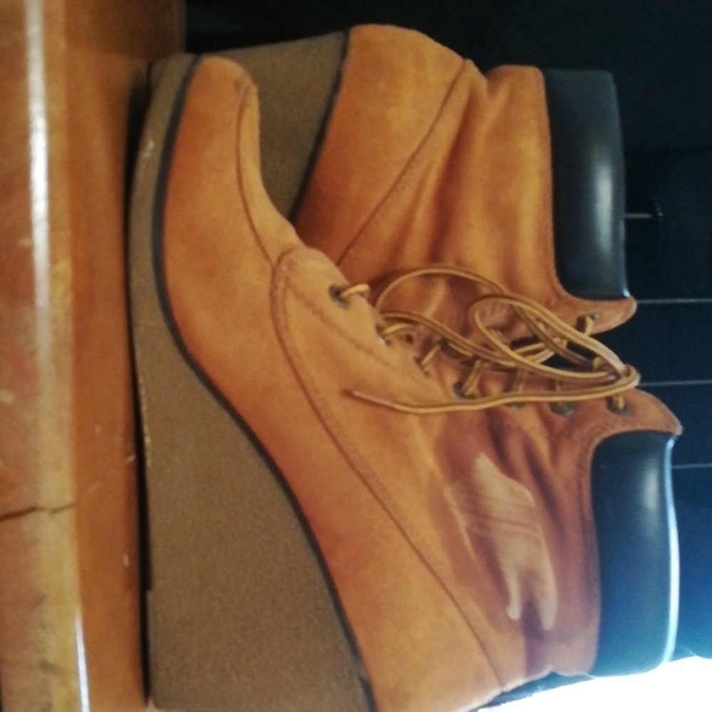 Boots - Picture 4 of 4
